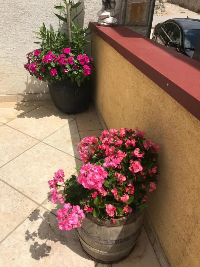 Apartman Nadia Karlobag Esterno foto