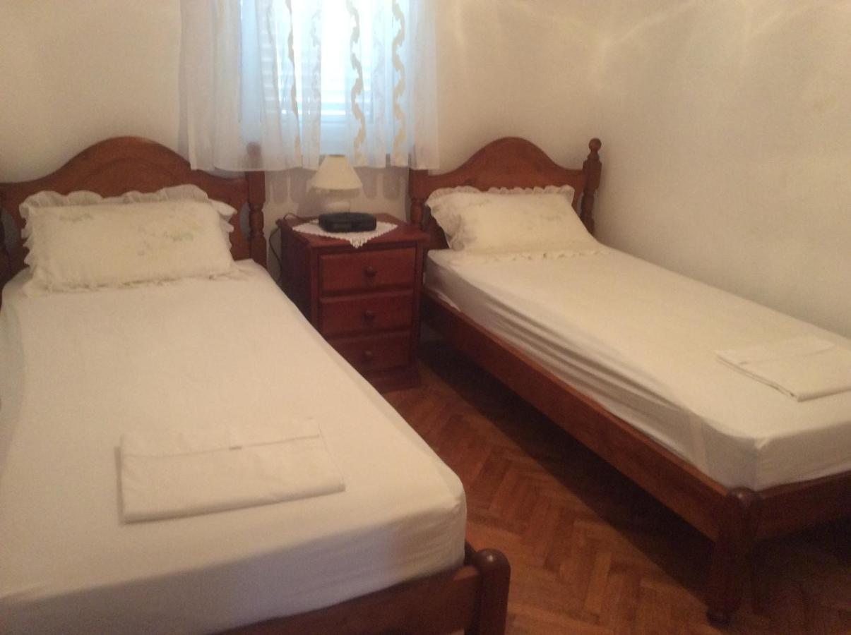 Apartman Nadia Karlobag Esterno foto