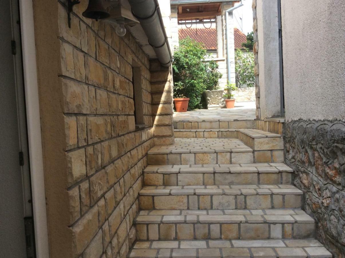 Apartman Nadia Karlobag Esterno foto