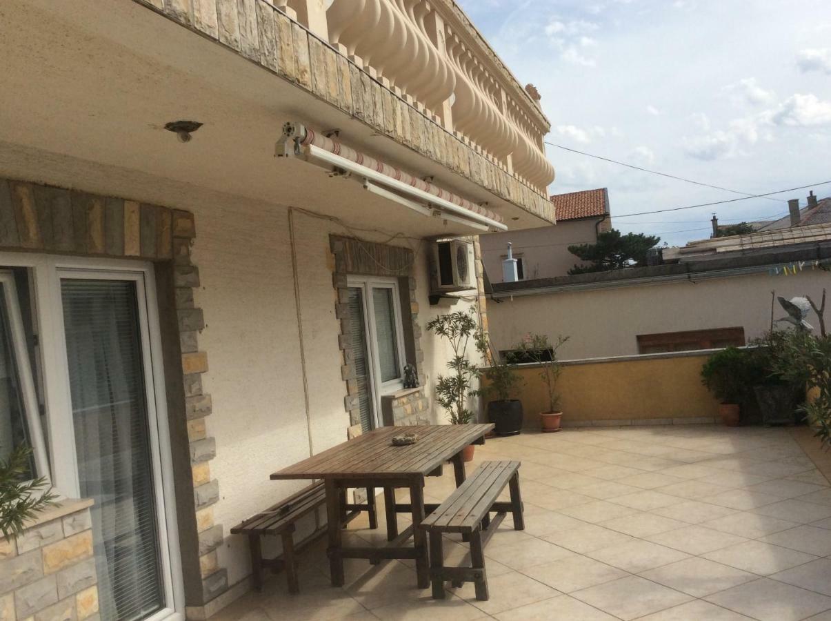Apartman Nadia Karlobag Esterno foto