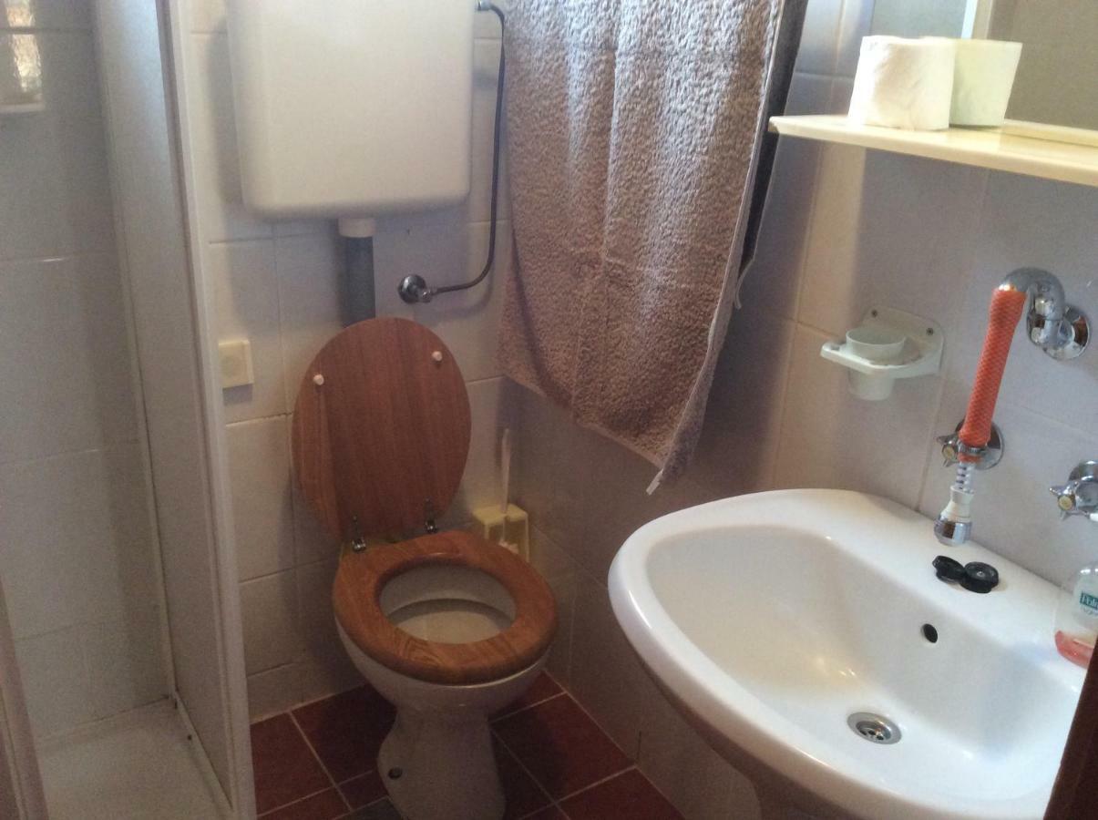 Apartman Nadia Karlobag Esterno foto