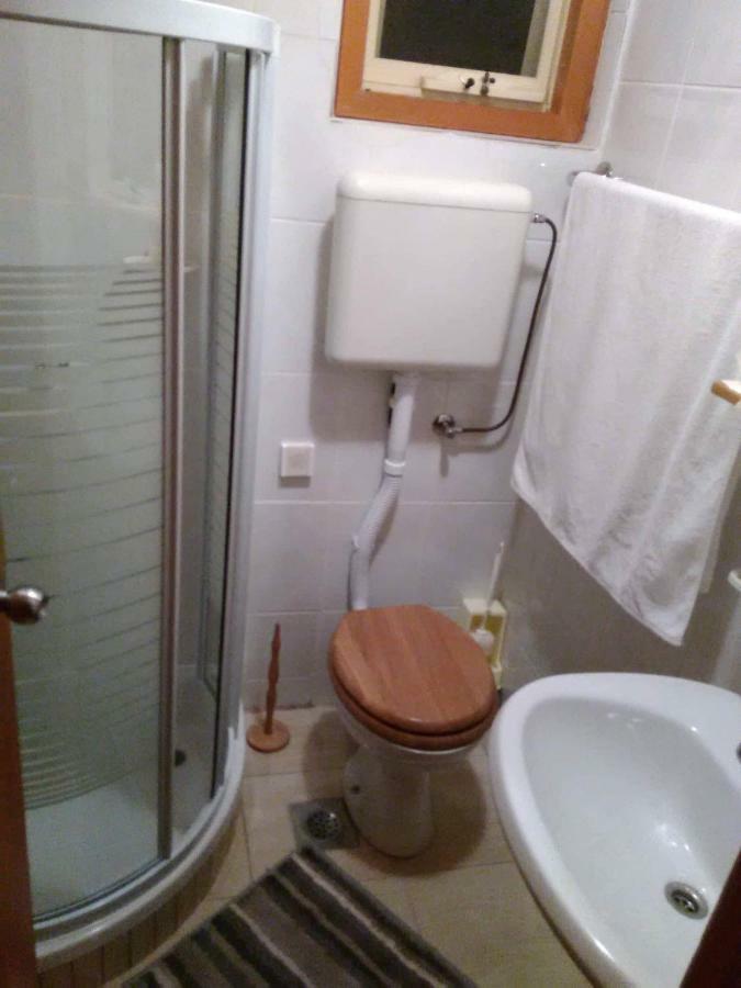 Apartman Nadia Karlobag Esterno foto