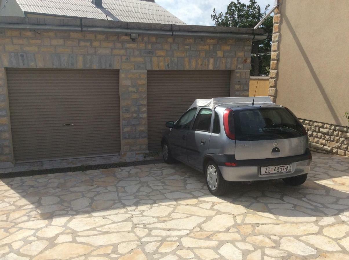 Apartman Nadia Karlobag Esterno foto