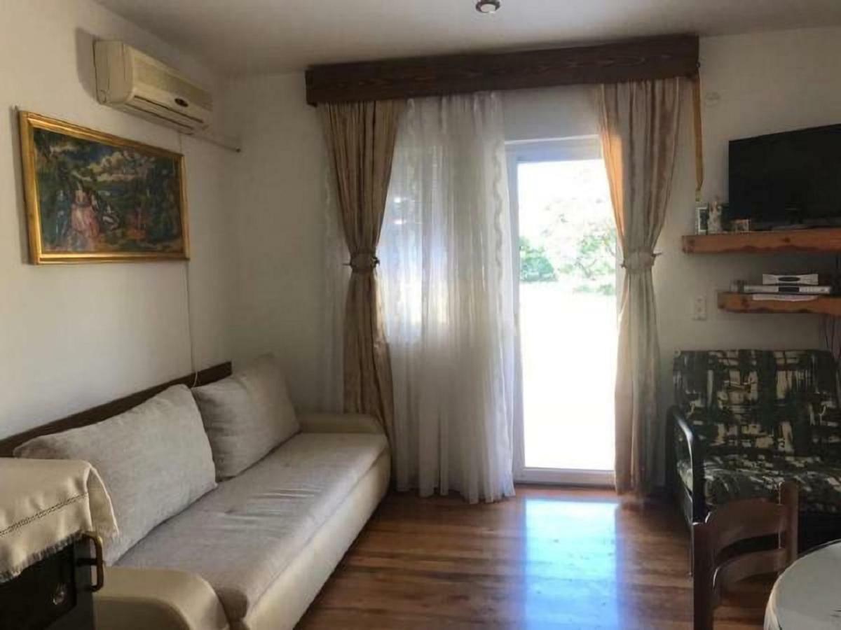 Apartman Nadia Karlobag Esterno foto